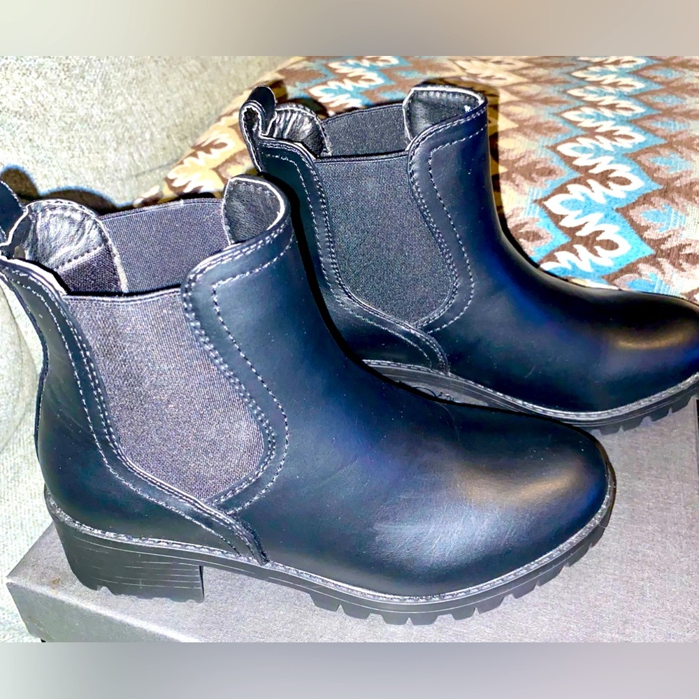 True Craft Ankle Rain Boots, Size 7M, New, w/out Original Box